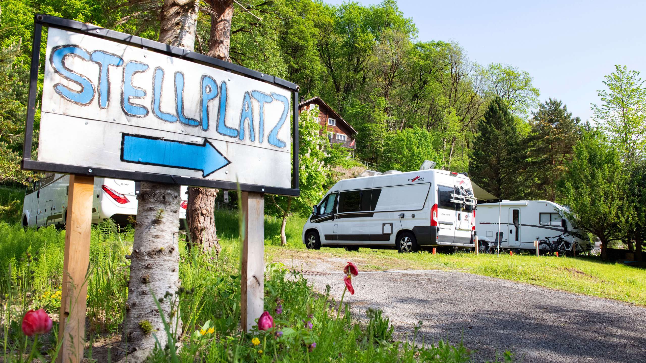 Schöner Wohnmobil-Stellplatz beim Hotel Segnes (April bis November)