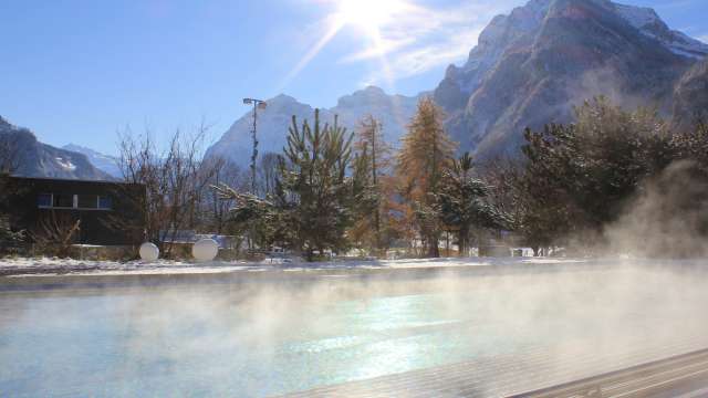 lintharena Hallenbad und Warmwasser-Aussenbecken